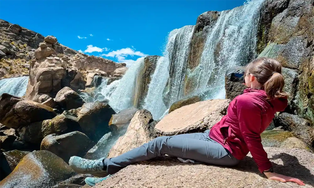 Excursão à Cachoeira Pillones | Natureza entre Rochas e Cachoeiras
