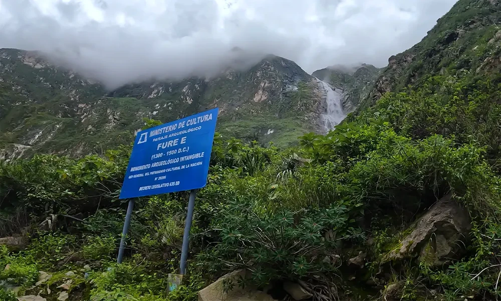 Excursion to the Capua waterfalls and the Yura hot springs | Nature adventure