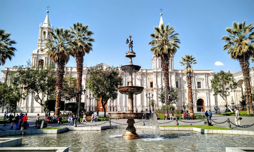 Passeio pela cidade de Arequipa: Tesouros coloniais entre a pedra de Sillar
