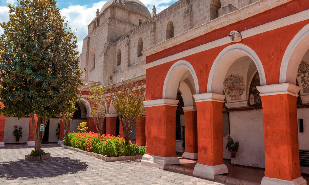 Tour Cañón del Colca 2 Días con Conexión a Puno