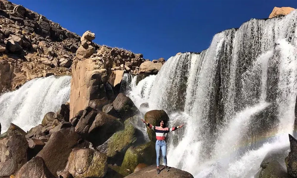 Excursão à Cachoeira Pillones | Natureza entre Rochas e Cachoeiras