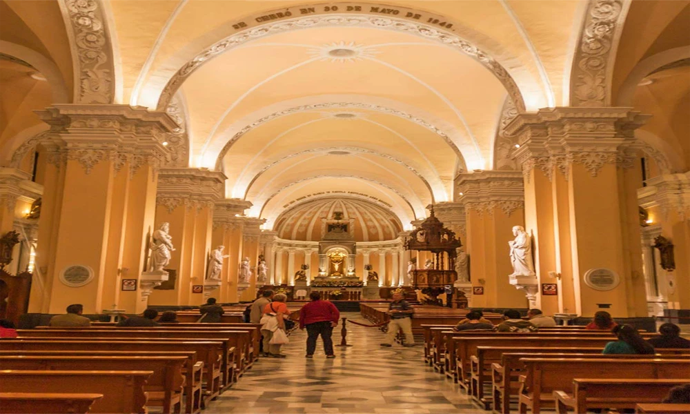 Passeio pela cidade de Arequipa: Tesouros coloniais entre a pedra de Sillar