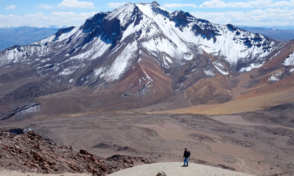 Tour al Volcán Chachani 2D/1N: Aventura de Alta Montaña