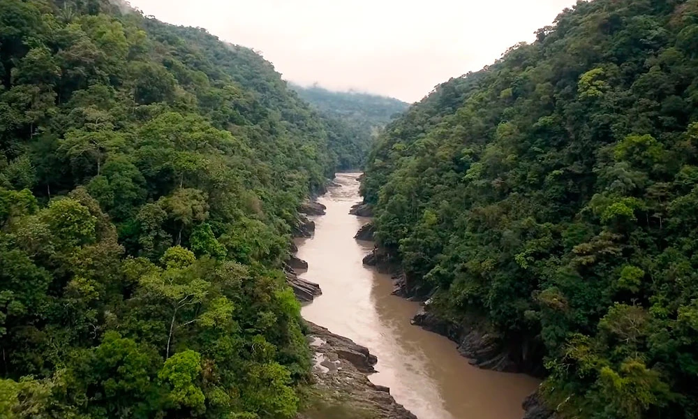 Exploração do Pongo de Mainique e do rio Yoguiato