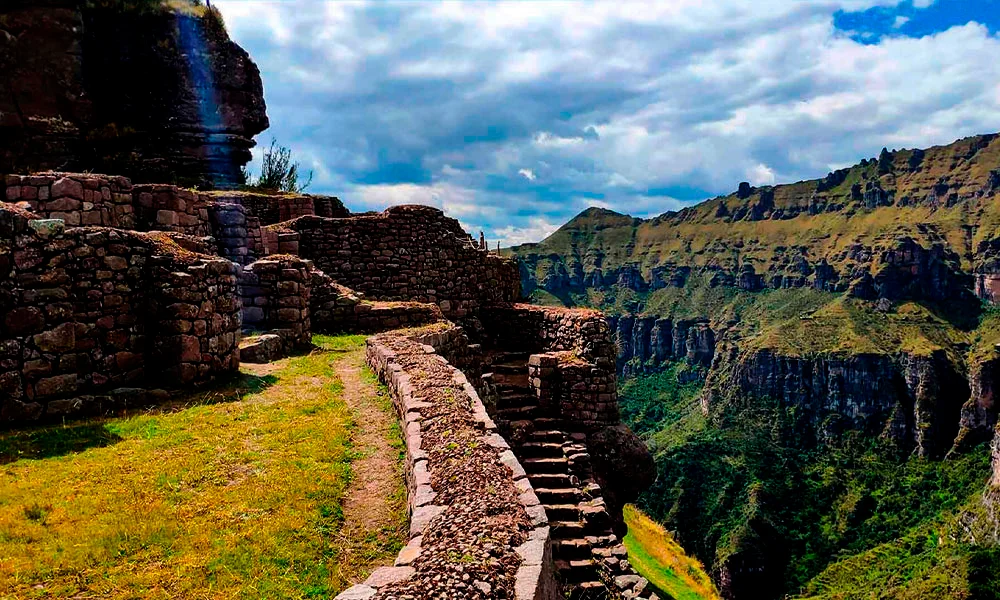 Trekking to Waqrapukara from Cusco | Camp – Inca Adventure