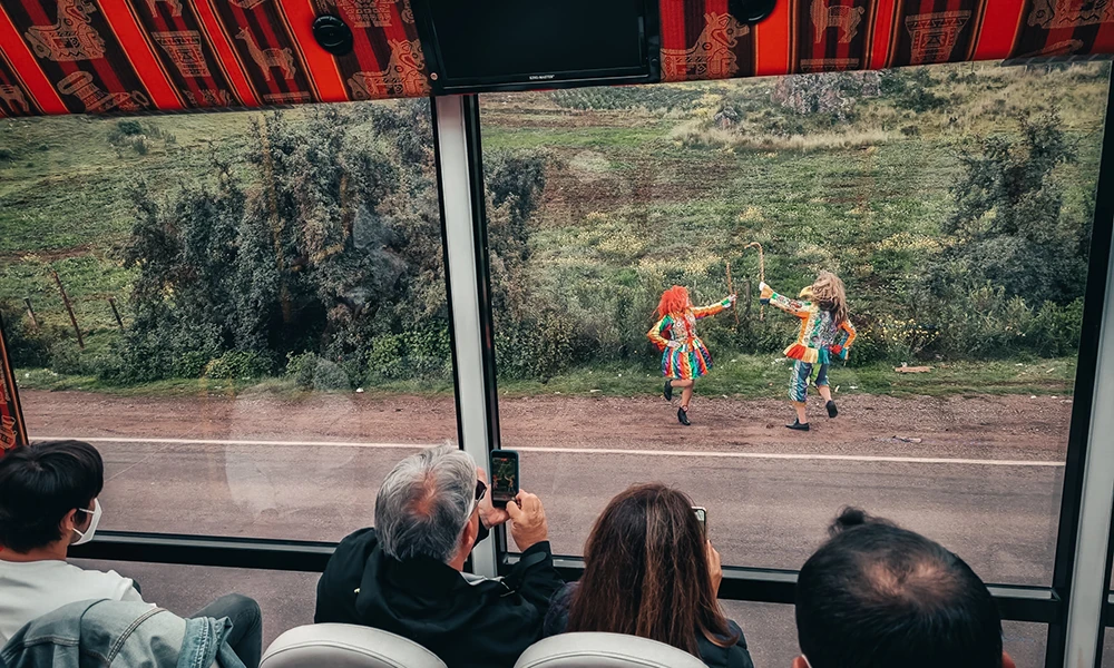 Passeio panorâmico de ônibus em Cusco 180° com Pisco Sour e danças tradicionais