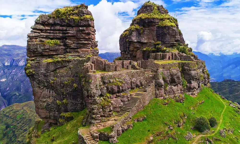 Trekking em Waqrapukara: Caminhe até a Fortaleza Sagrada