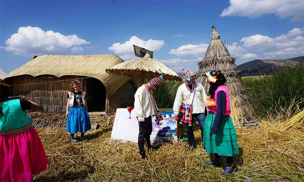 Passeio cultural pelas ilhas flutuantes de Uros